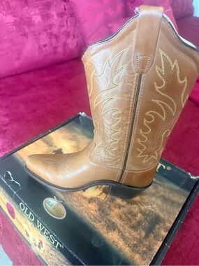 Old West Brown Leather Western Boot with Gold Stitching